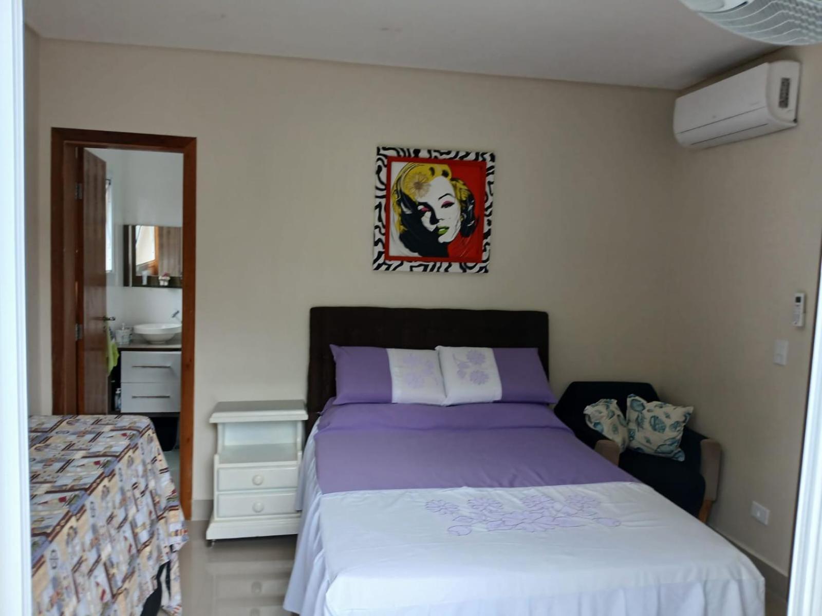 Sobrado 08 Com Duas Suites, Conf